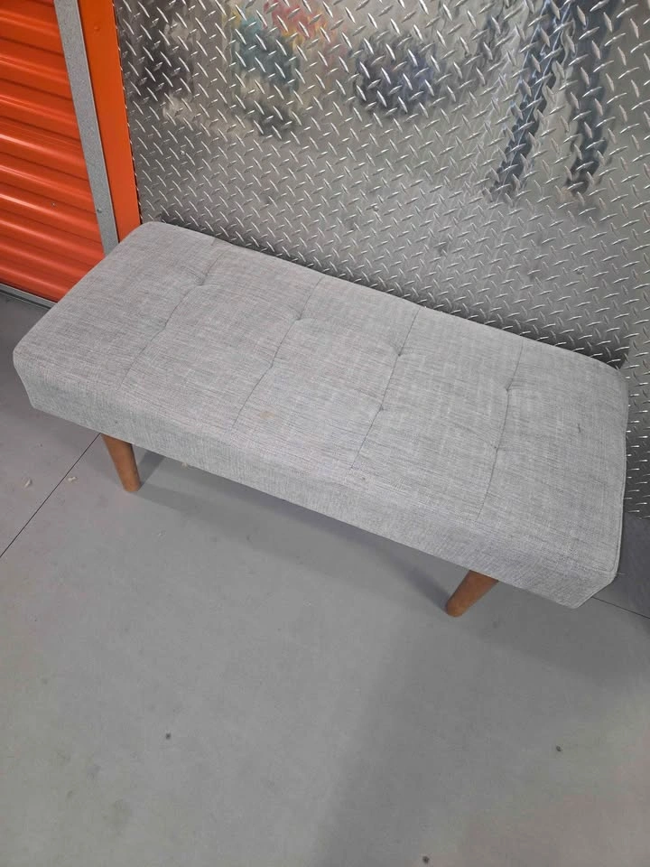 Grey Tufted Upholstered Bench - photo 2