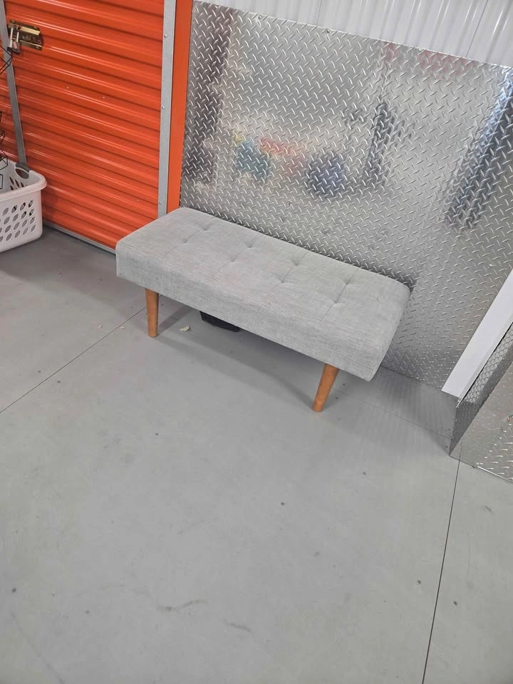 Grey Tufted Upholstered Bench - photo 3