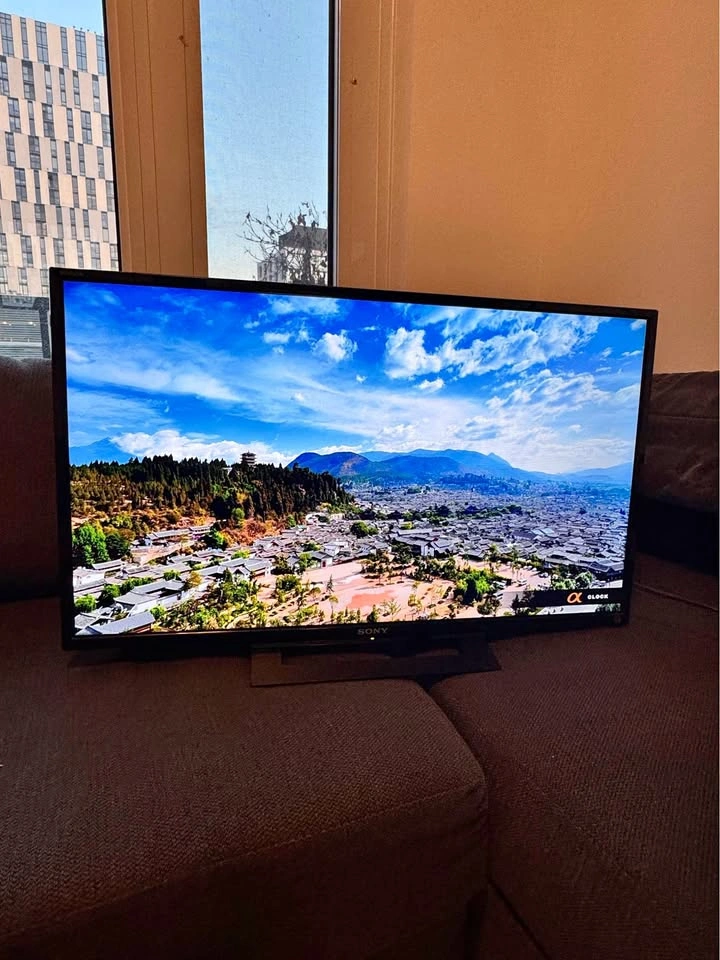 Sony Bravia 32” LED TV (KDL-32R300B) – Great Condition