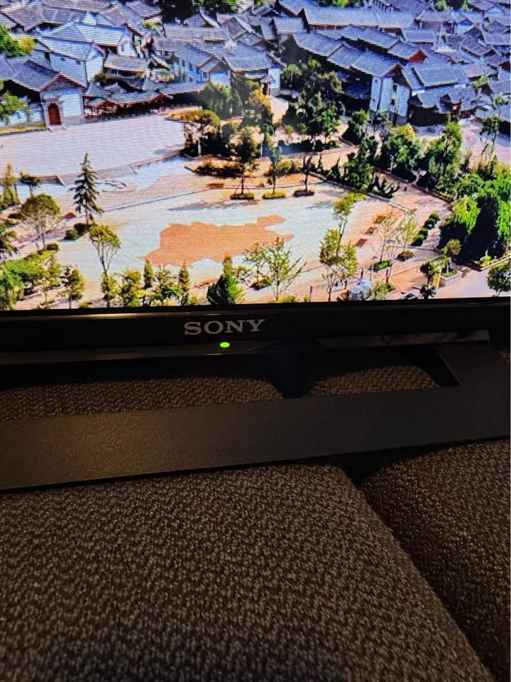 Sony Bravia 32” LED TV (KDL-32R300B) – Great Condition - photo 2