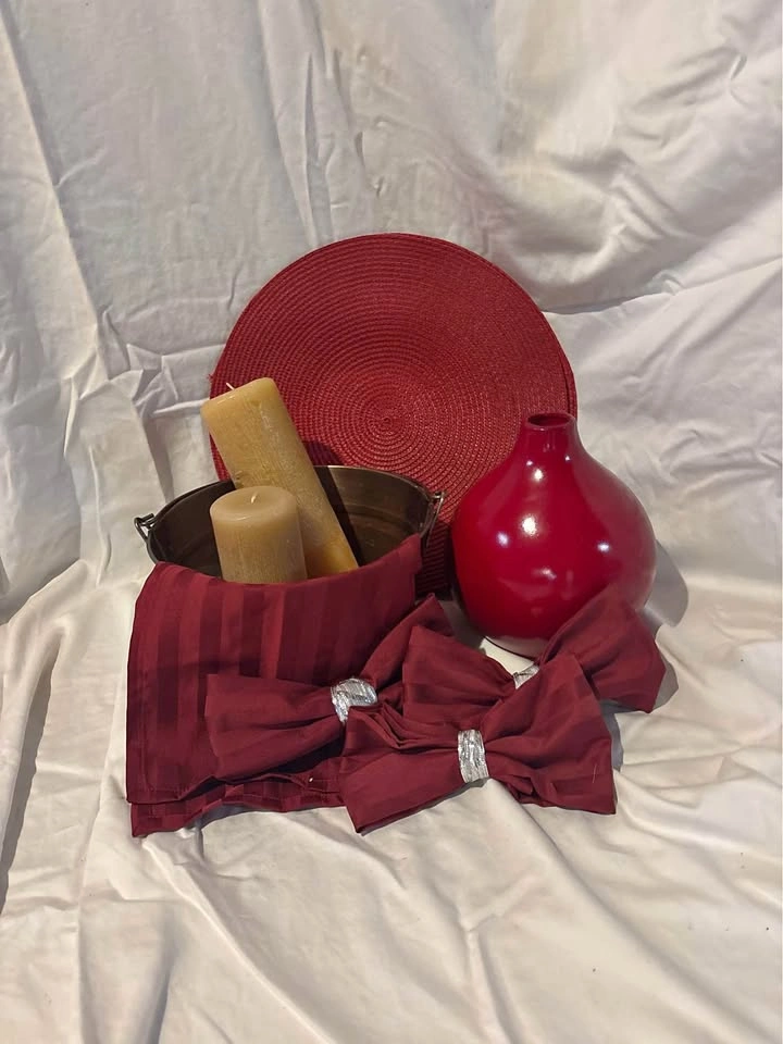Red Home Decor Bundle – Placemats, Vase, Candles & Napkins