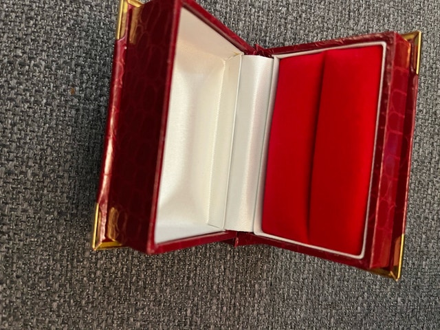 Elegant Red Faux Crocodile Jewellery Box - photo 3
