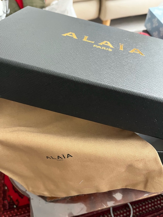 Alaïa Paris Dust Bag & Box - Large (30x20x10) - photo 4