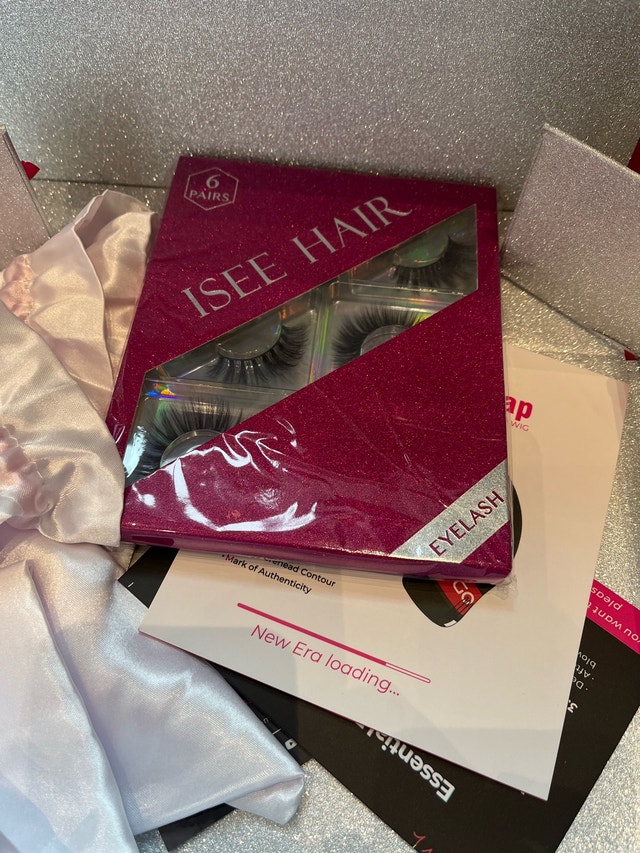 Brand New ISEE Hair False Lashes Set – Original Box & Gift Bag - photo 2
