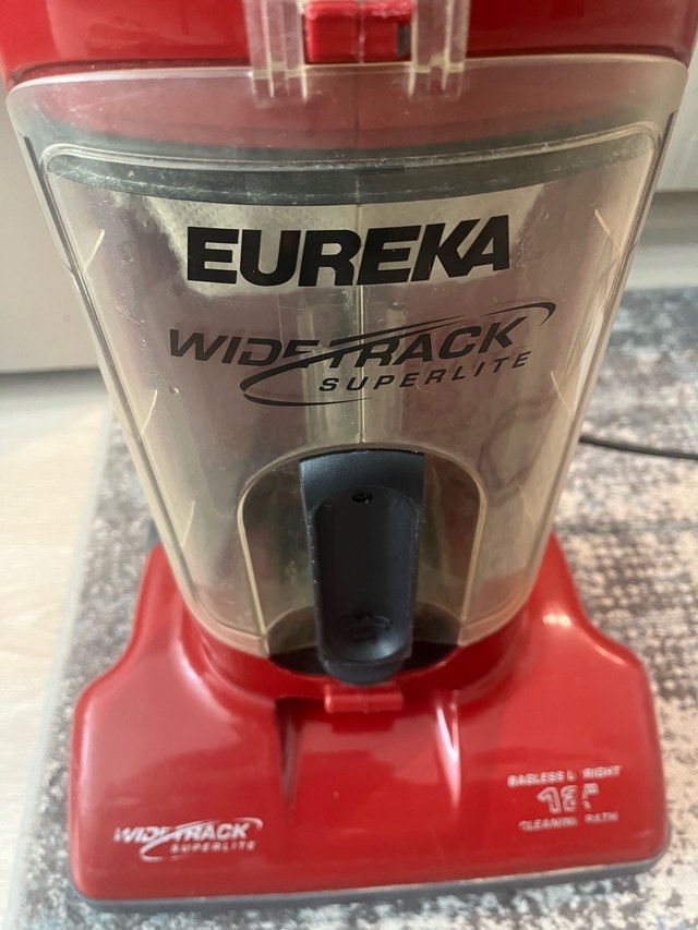 Eureka Wide Track Superlite Bagless Upright Vacuum - photo 3