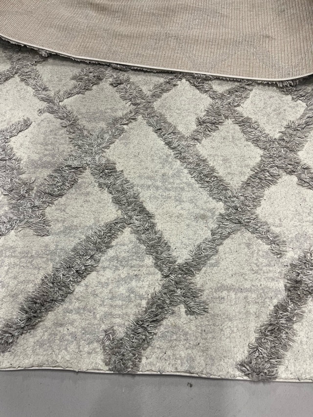 Surya Rug 6'6" x 9'2" Cream/Light Grey Diamond Pattern