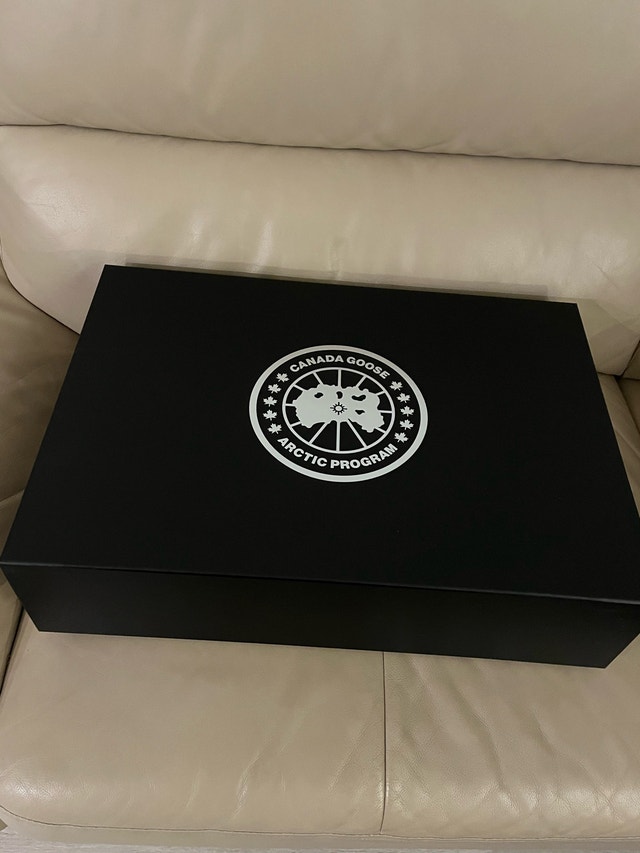Canada Goose Original Box – Clean – QUICK SALE - photo 2