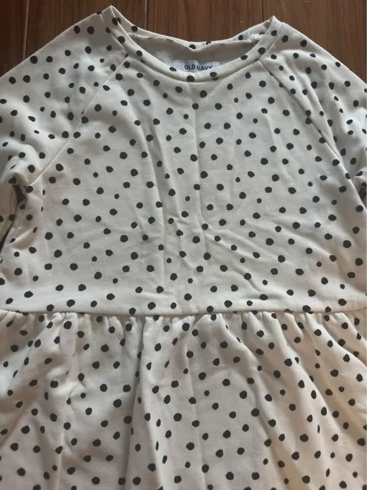 Like NEW Girls Old Navy Dress image indicator(2)