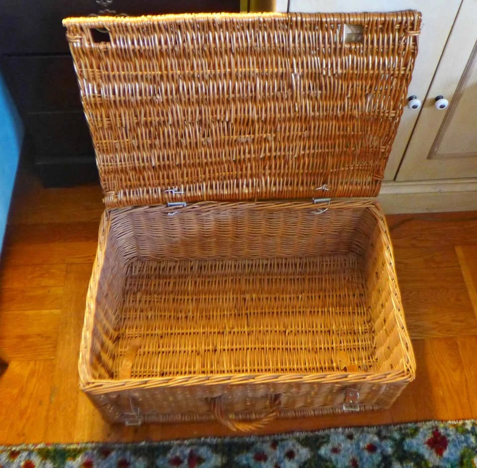 Vintage Wicker Picnic Basket w/ Lid & Leather Straps