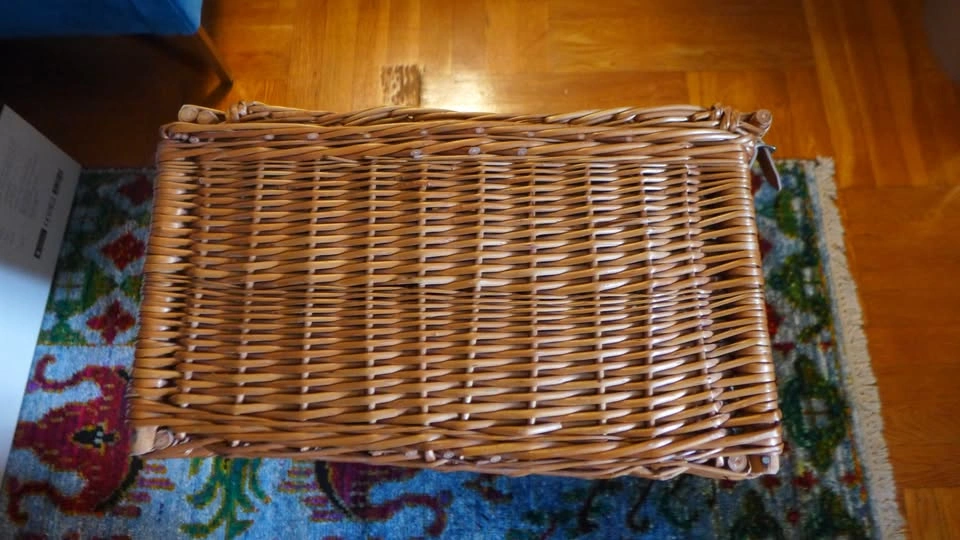 Vintage Wicker Picnic Basket w/ Lid & Leather Straps - photo 5