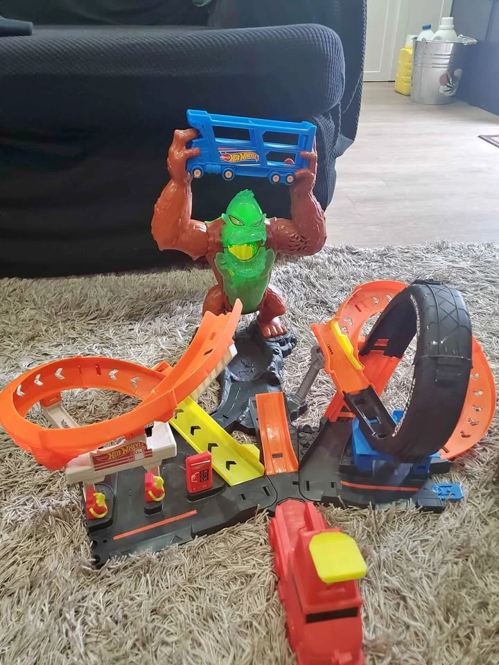 Hot Wheels Gorilla Slam Playset