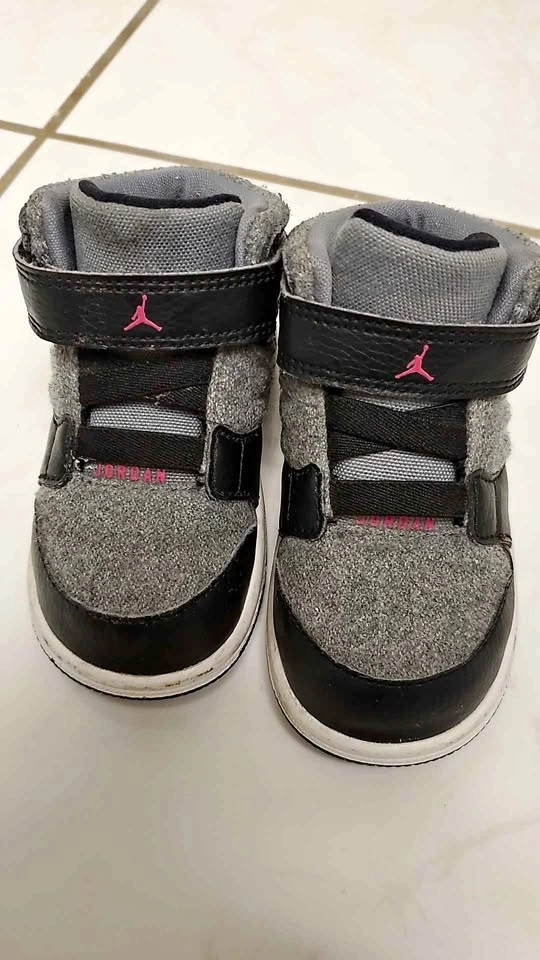 Baby girl Jordans 6c
