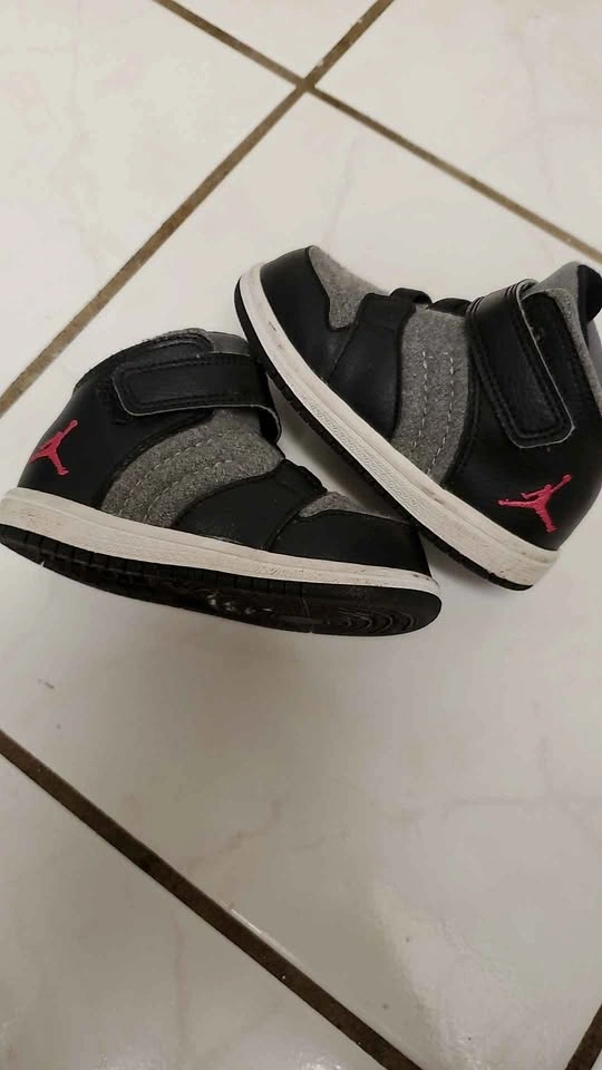 Baby girl Jordans 6c - photo 2