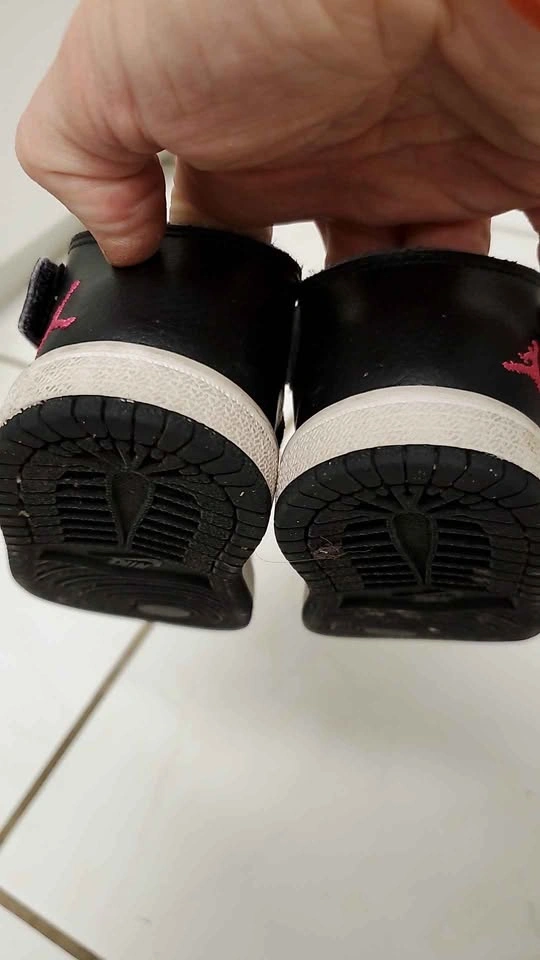 Baby girl Jordans 6c - photo 3