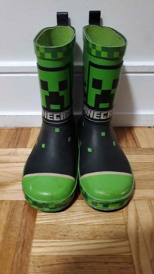 Boys MINECRAFT rainboots SIZE 13 - photo 2