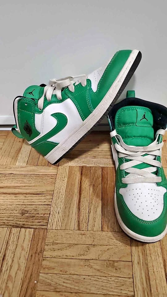 Boys Air Jordans Nike SIZE 2
