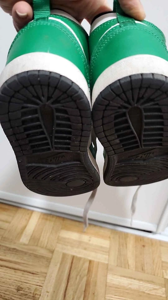 Boys Air Jordans Nike SIZE 2 - photo 3