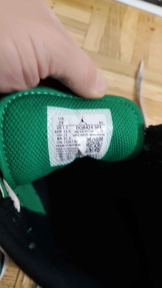 Boys Air Jordans Nike SIZE 2 - photo 4