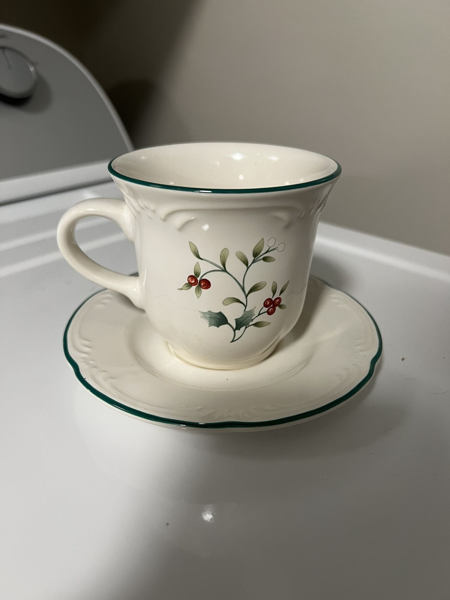 Pfaltzgraff Winterberry Cups/Saucers - 10 cups/saucers