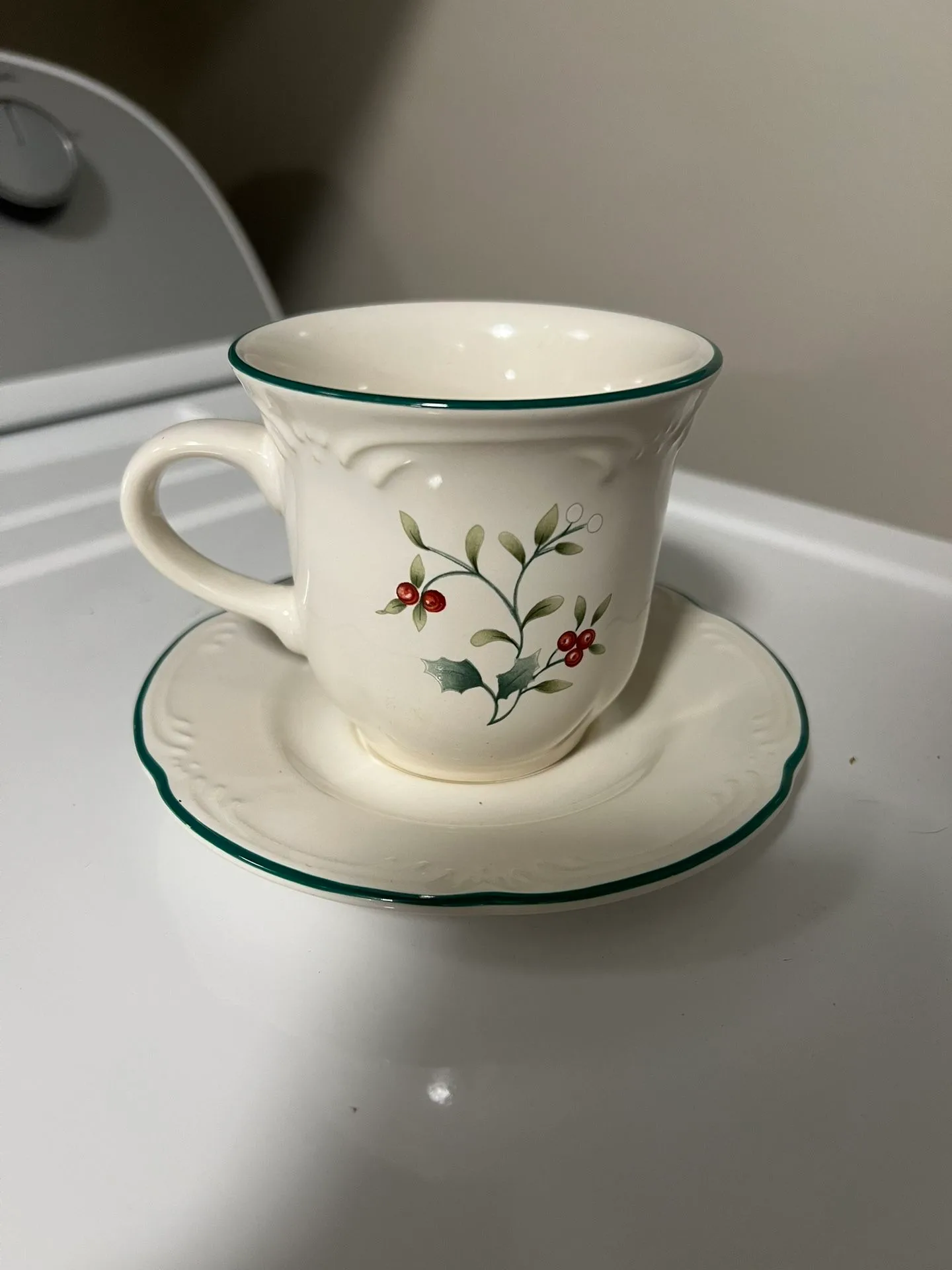 Pfaltzgraff Winterberry Cups/Saucers - 10 cups/saucers