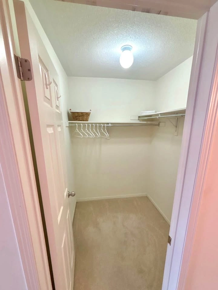 Private room for rent - photo 4