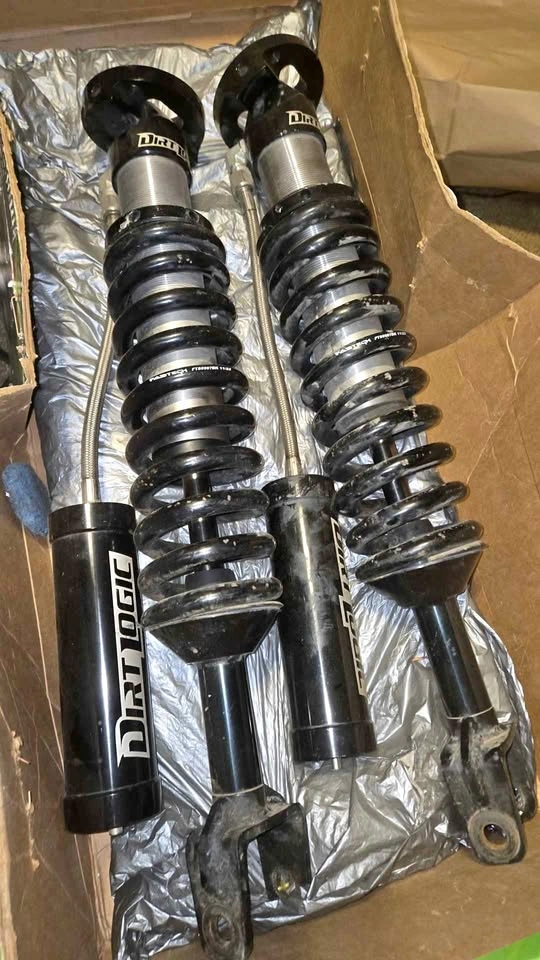 Fabtech Dirt Logic Coilover Shocks w/ Reservoirs