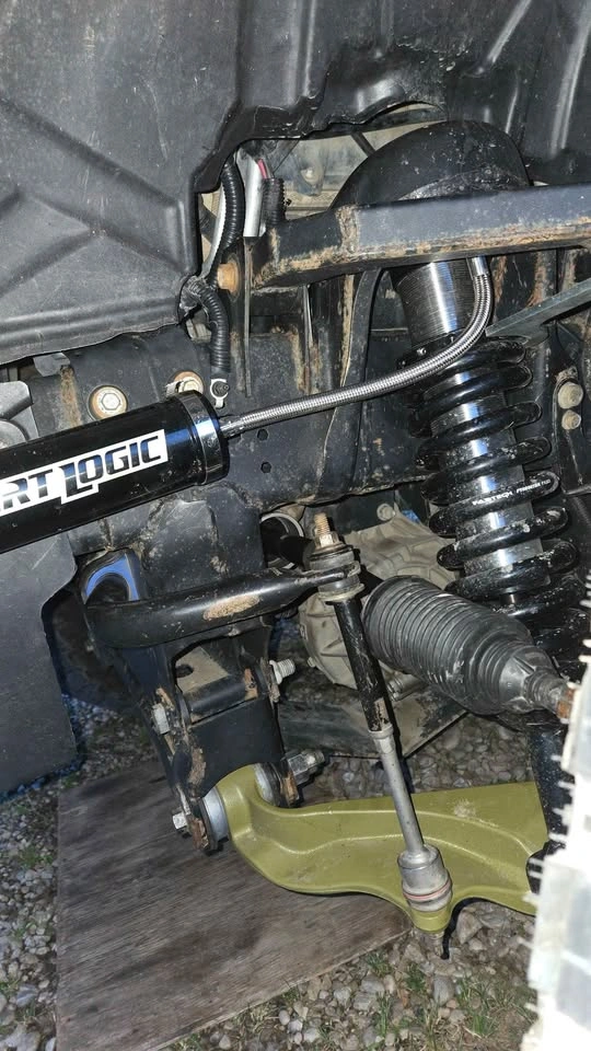 Fabtech Dirt Logic Coilover Shocks w/ Reservoirs - photo 4