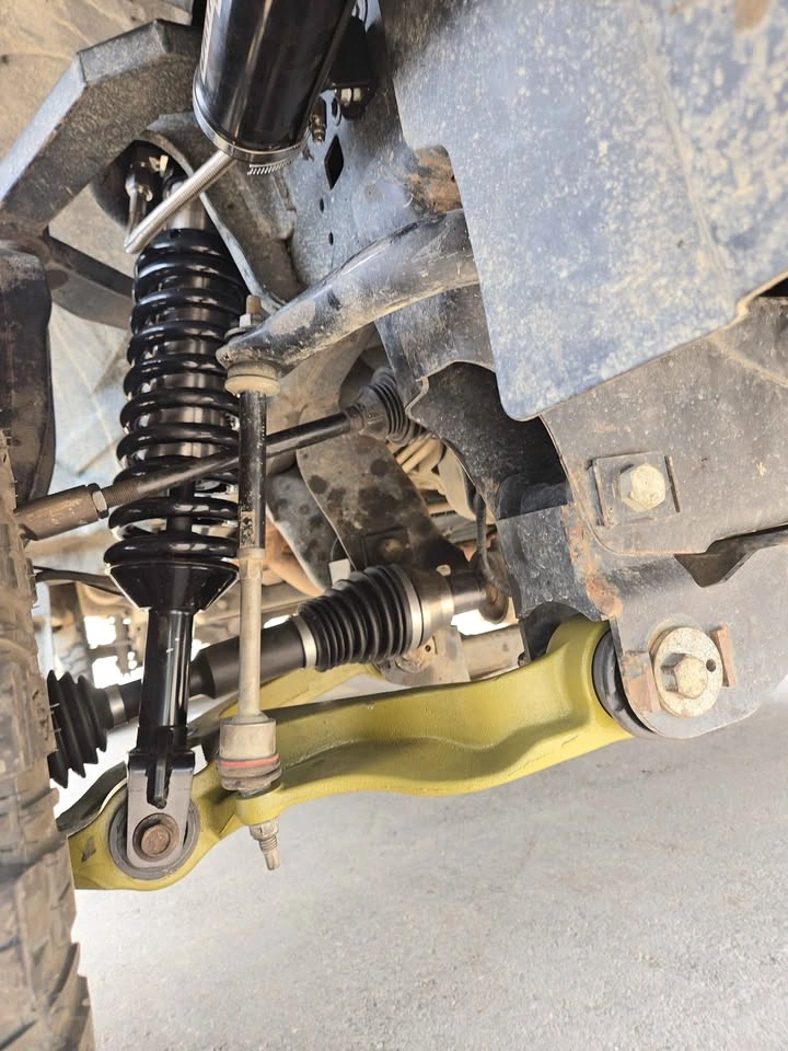 Fabtech Dirt Logic Coilover Shocks w/ Reservoirs - photo 5