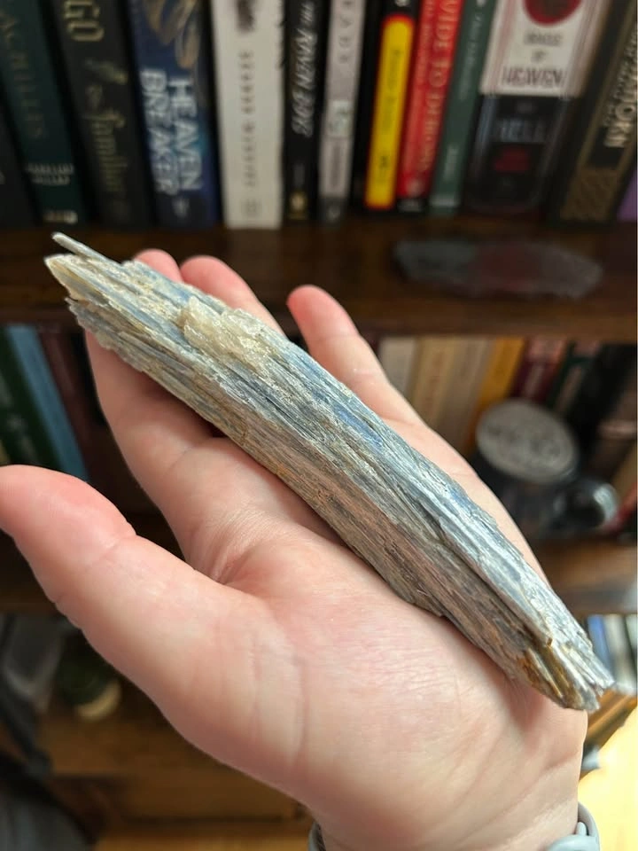 🌱 Raw Blue Kyanite Crystal Wand - photo 2