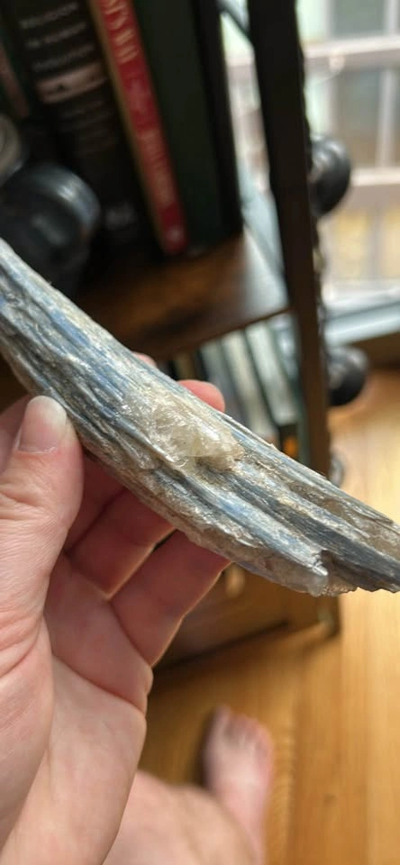 🌱 Raw Blue Kyanite Crystal Wand - photo 3