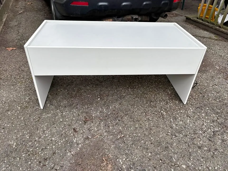 White coffee table with drawer