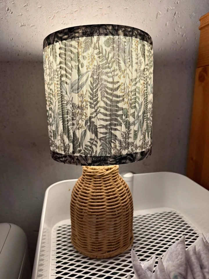 Small wicker lamp