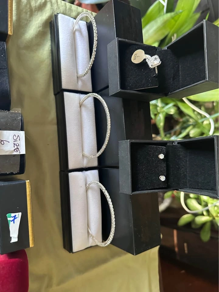 JEWELERY LOT - photo 3