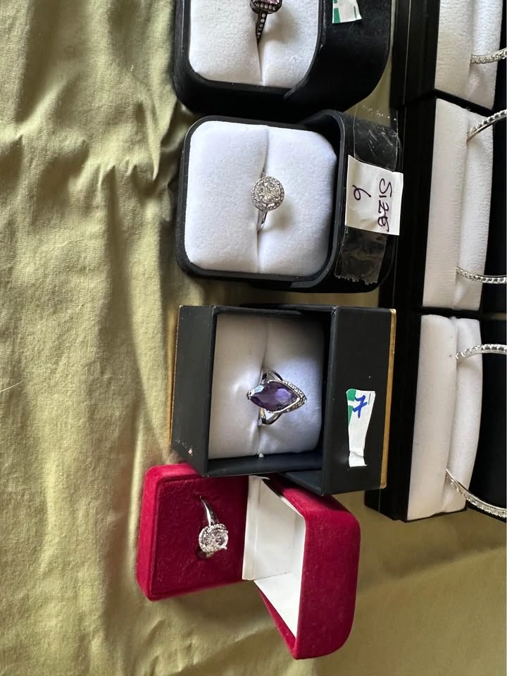 JEWELERY LOT - photo 5