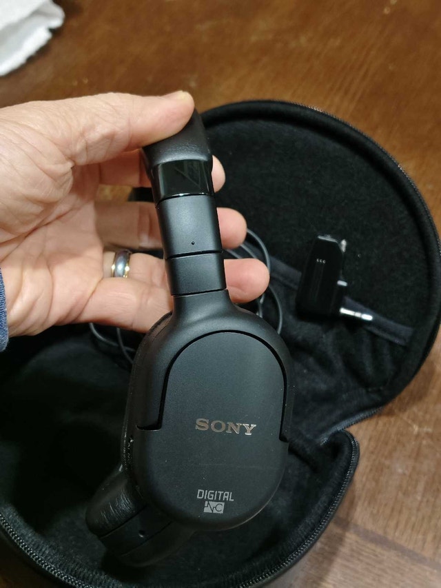 Sony Wired Noise-Cancelling Headphones - photo 2