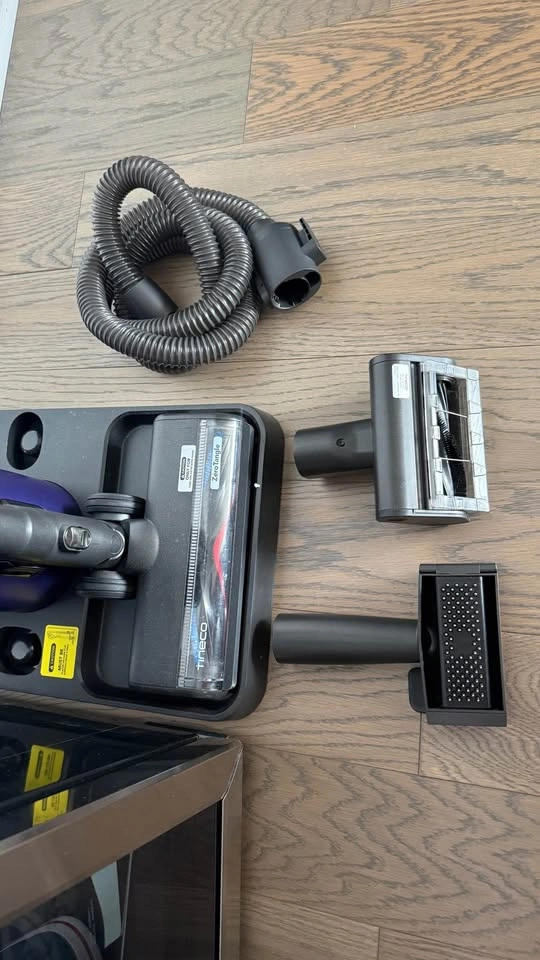 Tineco PURE ONE STATION FURFREE Vacuum - For Repair/Parts - photo 2
