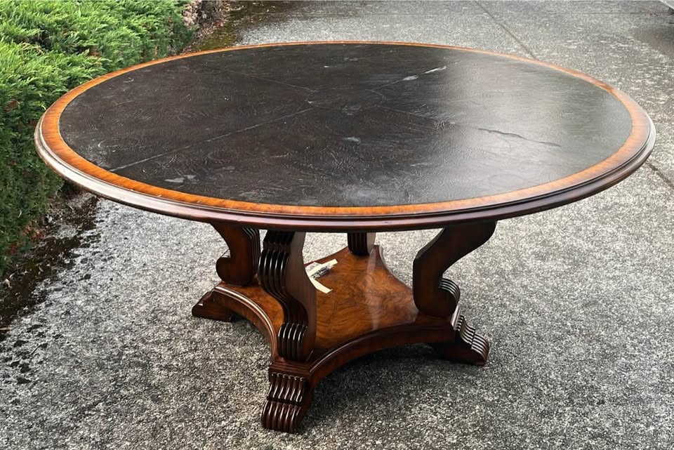 ✨ Vintage Round Pedestal Table – 59.5” ✨ - photo 2