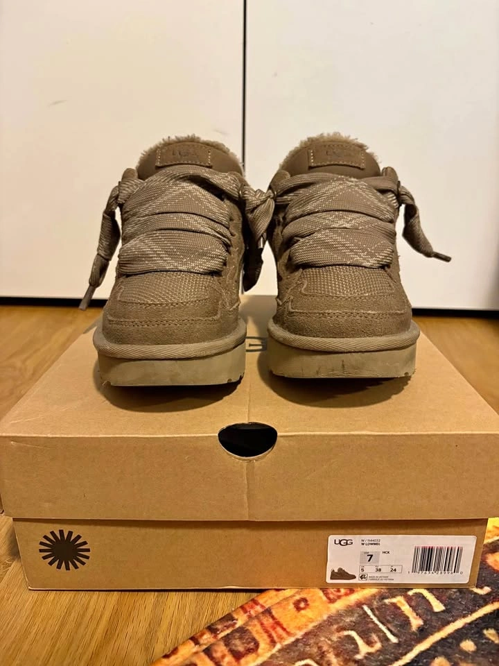 Women's UGG Lowmel Shoes - Size 7