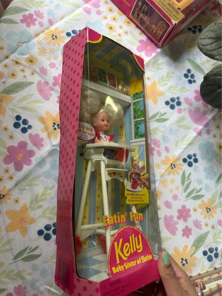 Kelly 90’s Barbie in box - photo 4
