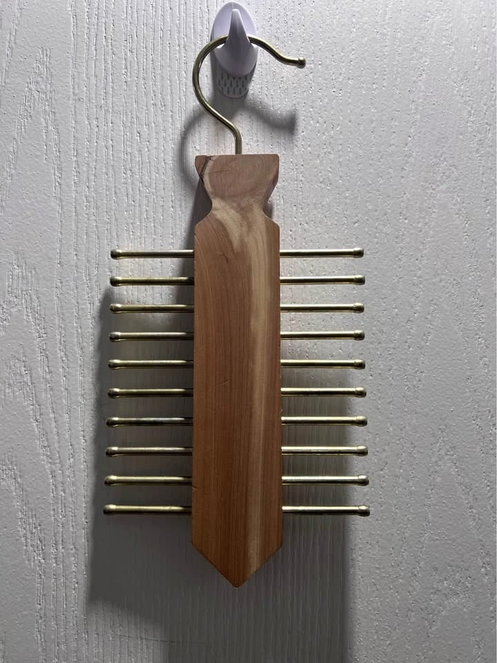 Vintage Cedar Tie Rack Organizer Hanger Belt Organizer - photo 2