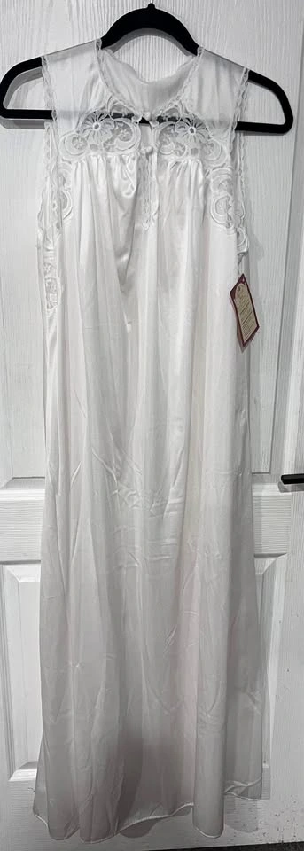 Vintage White Nightgown - NWT 1970s