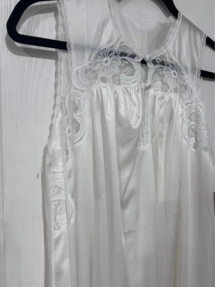 Vintage White Nightgown - NWT 1970s - photo 2