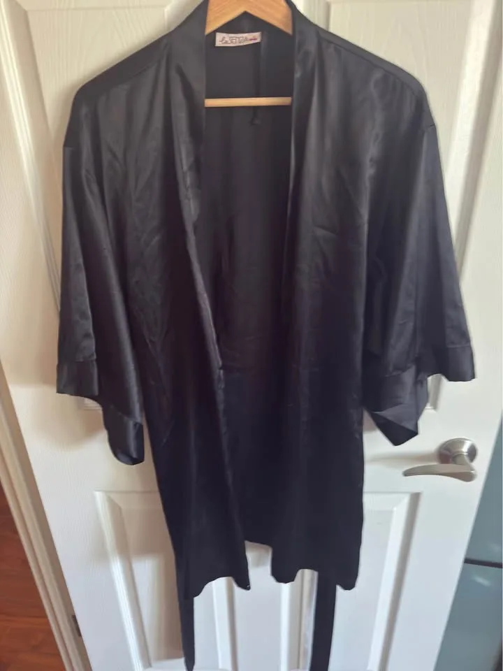 Black La Senza Silk Robe image indicator(2)
