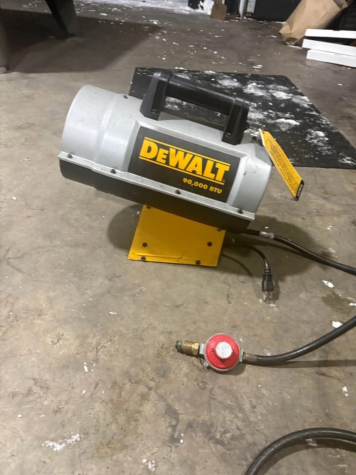 DEWALT 90,000 BTU Forced Air Propane Heater - photo 2