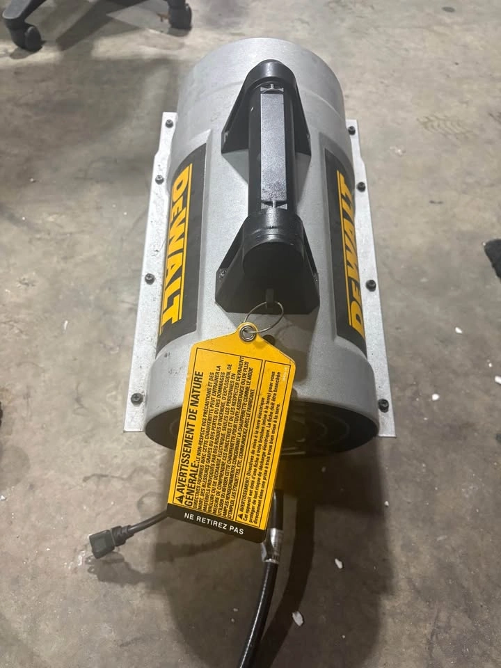 DEWALT 90,000 BTU Forced Air Propane Heater - photo 4