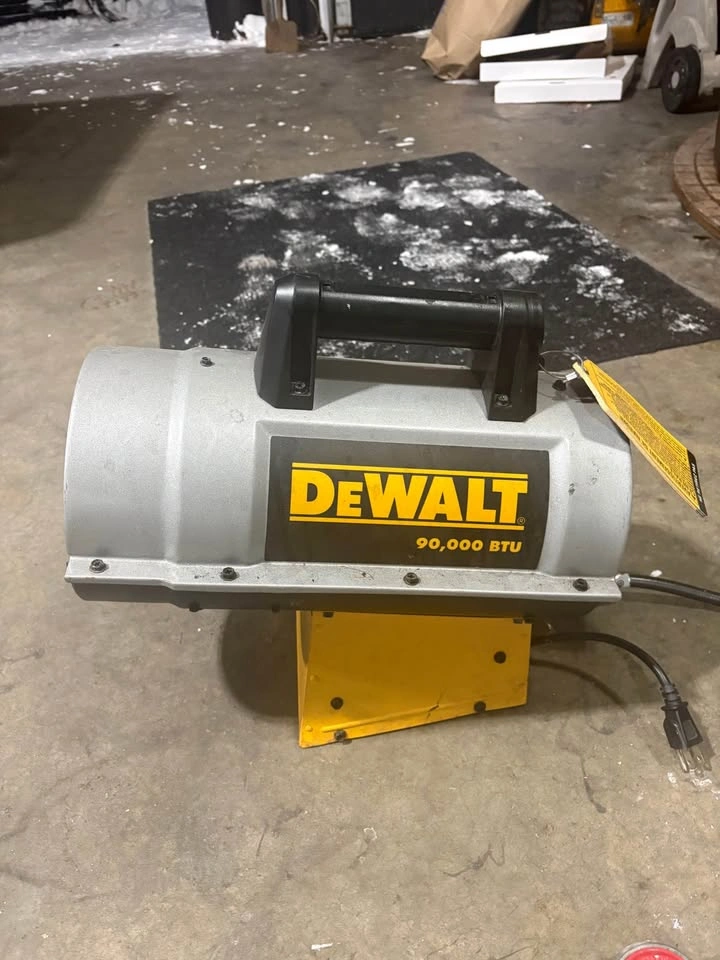 DEWALT 90,000 BTU Forced Air Propane Heater - photo 5