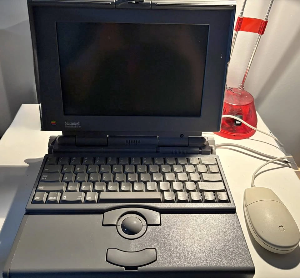 Vintage Apple MacIntosh PowerBook 170 WORKING + Original Mouse