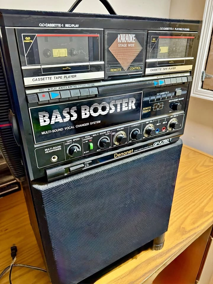 Vintage Karaoke Stereo System + 100+ Cassette Tapes 🎤