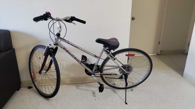 Vintage Silver Peugeot Evasion Bike - Good Condition