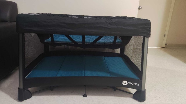 4moms Breeze Playpen - Excellent Condition